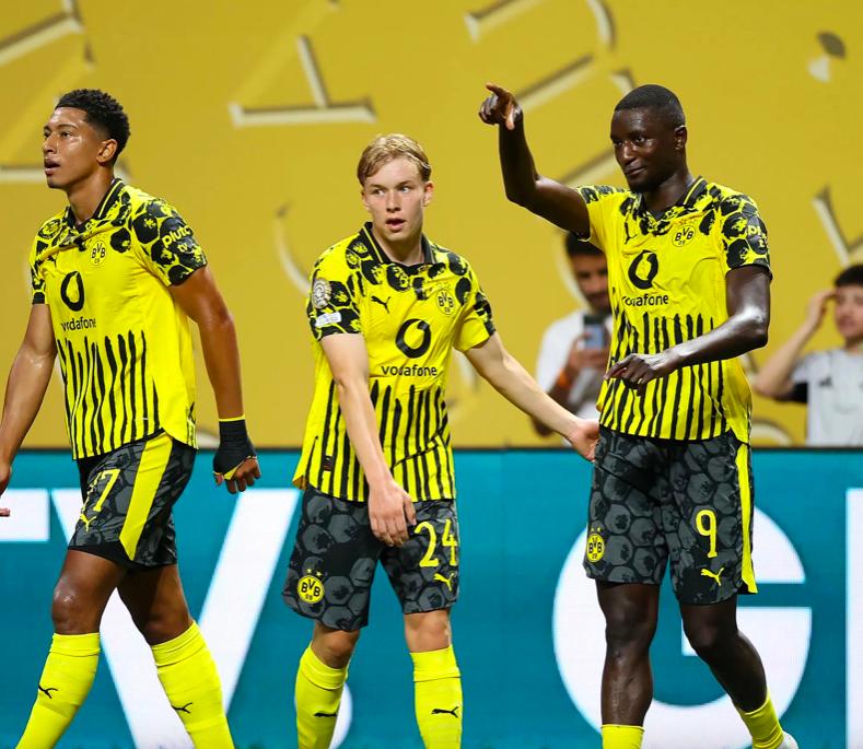 包含德国杯加时末段走向成谜，斯图加特状态回暖，赛场秩序良好，年轻球员得到机会的词条